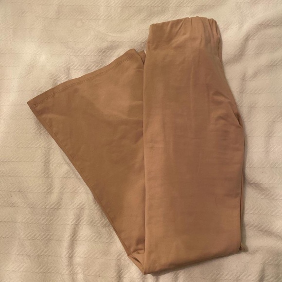 Beige stretchy pants - Picture 2 of 2